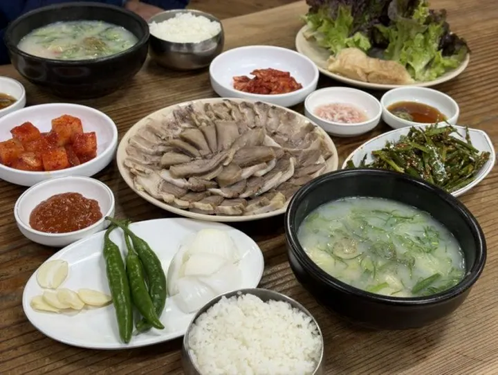 윤가네돼지국밥